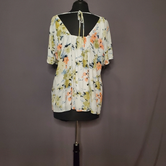 EUC Papermoon Floral Blouse Size 1X - Picture 2 of 4